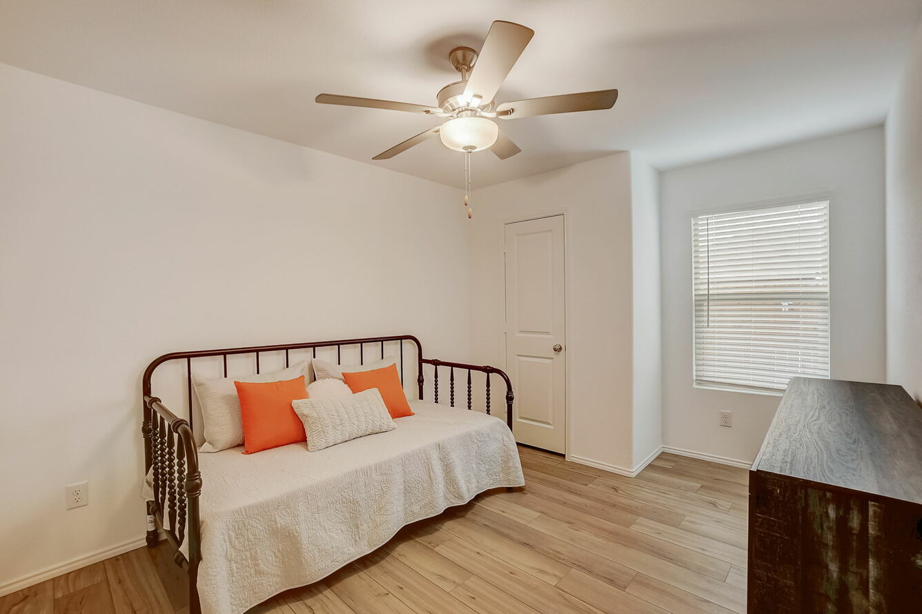 The Retreat at Honey Creek living room seating area - McKinney, TX